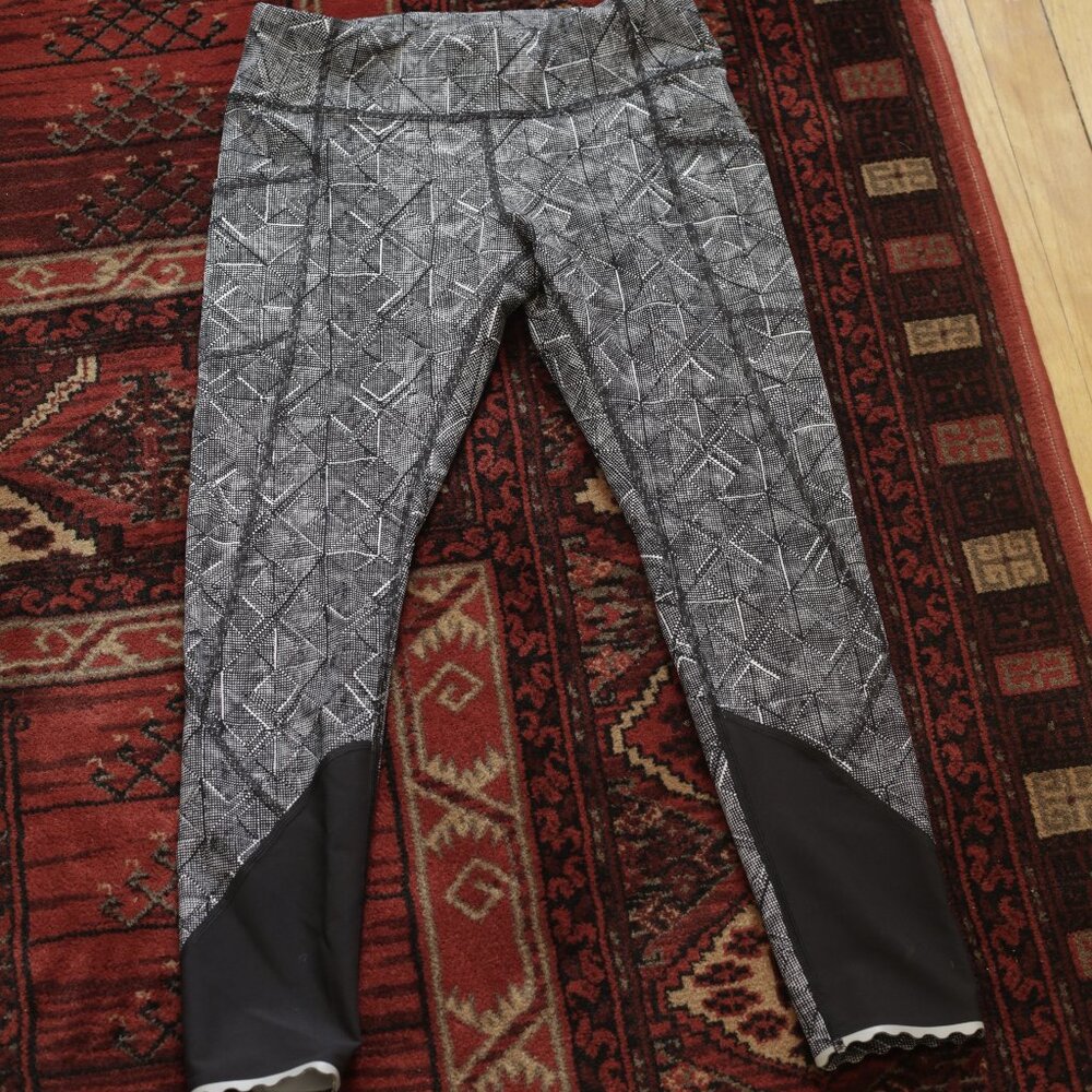 Lululemon Leggings Black and White Size 8